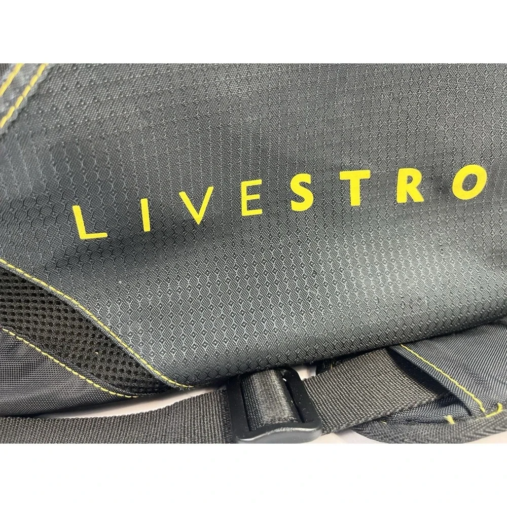 NIKE LIVESTRONG Black Charcoal Armstrong Nylon Duffel Bag 21 x 9 x 9 RARE